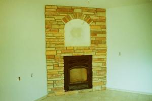 Fireplace surrounding with niche